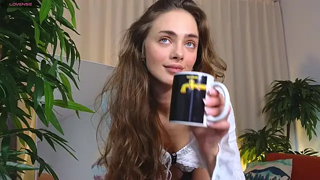 AliciaMellow online show from November 9, 2025, 3:38 am