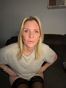 Lexi-Lux-X online show from November 15, 2025, 2:24 pm