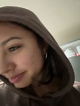 lynn9000 online show from November 23, 2025, 3:17 am