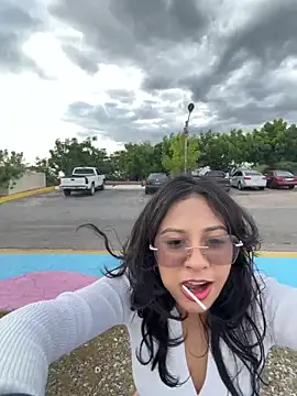 lynn9000 online show from December 4, 2025, 8:28 pm