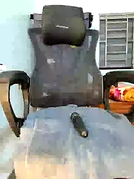 Snapshot of Bee_sweet chatting on June 24, 2026, 5:45 pm Bee sweet online show from June 24, 2026, 5:45 pm