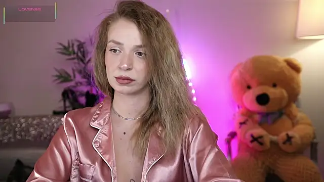 NovaHollisx online show from April 11, 2026, 7:45 am