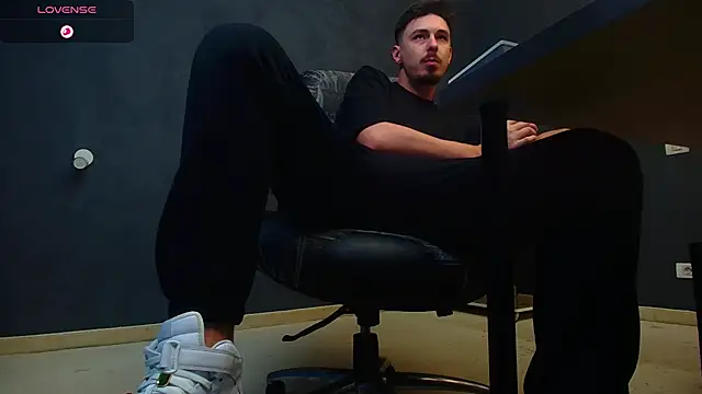 EnzoRace online show from October 1, 2025, 5:02 am