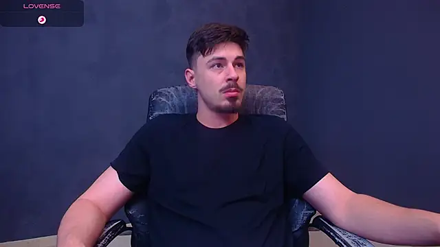 EnzoRace online show from December 15, 2025, 9:02 am