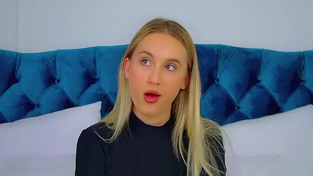 Snapshot of VictoriaHopsons chatting on October 3, 2025, 6:38 pm VictoriaHopsons online show from October 3, 2025, 6:38 pm