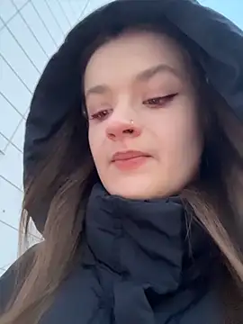 KittyQueeny online show from December 14, 2025, 1:05 pm