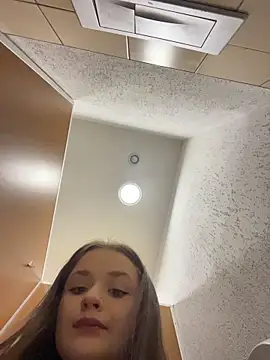 KittyQueeny online show from December 22, 2025, 11:07 am