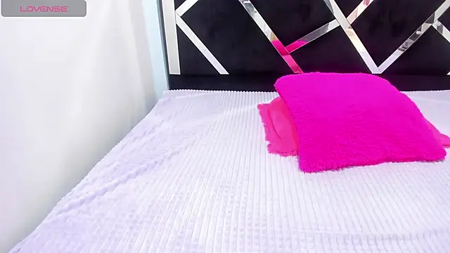 iisabella noa online show from October 23, 2025, 1:32 pm