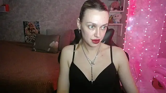 NickyAdamidi online show from December 3, 2025, 4:49 pm