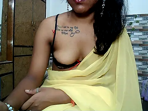 Snapshot of HOT_AARVI11 chatting on October 6, 2025, 4:04 pm HOT AARVI11 online show from October 6, 2025, 4:04 pm