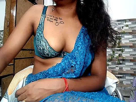 Snapshot of HOT_AARVI11 chatting on October 10, 2025, 5:45 pm HOT AARVI11 online show from October 10, 2025, 5:45 pm