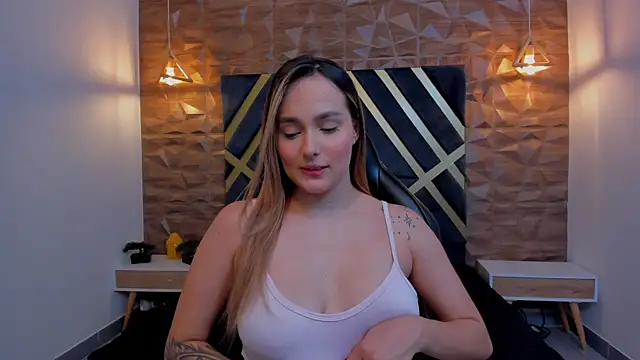 Emmaa white  online show from November 11, 2025, 5:13 pm