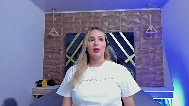 Emmaa white  online show from April 8, 2026, 5:13 pm