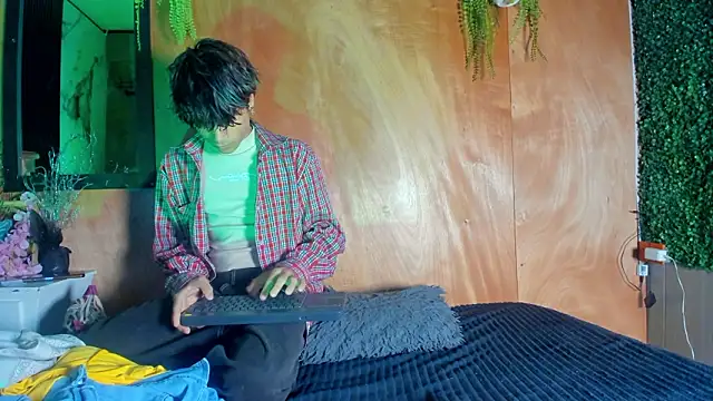 spicy adonhis online show from March 25, 2026, 9:26 am