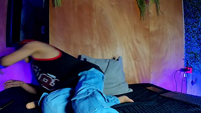 spicy adonhis online show from April 7, 2026, 1:22 pm