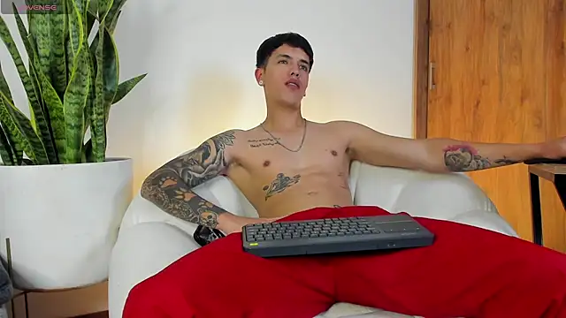 sebas  w01 online show from November 18, 2025, 1:55 am