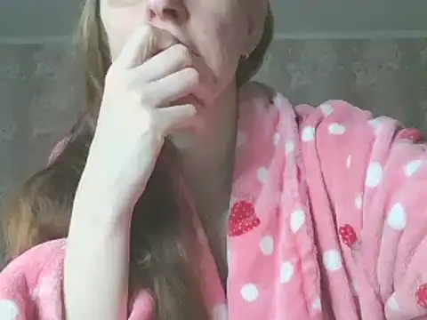 CandiCole online show from April 16, 2026, 5:52 am