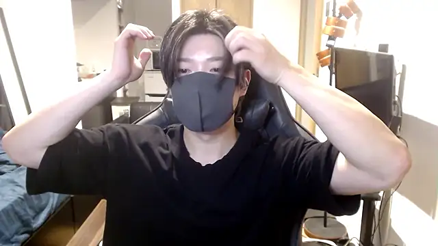 Snapshot of Mei-Tanaka chatting on October 8, 2025, 2:36 pm Mei-Tanaka online show from October 8, 2025, 2:36 pm