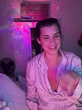 Snapshot of AlitaNova chatting on October 7, 2025, 11:02 pm AlitaNova online show from October 7, 2025, 11:02 pm