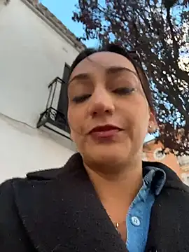 Ninabigtitied online show from November 21, 2025, 4:27 pm