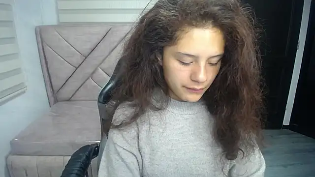 Velvet Moon V online show from October 10, 2025, 1:10 pm