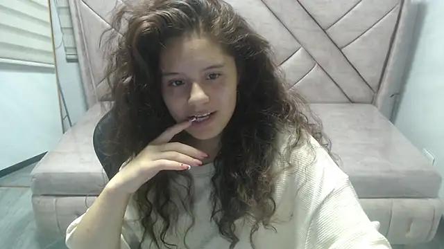 Velvet Moon V online show from March 17, 2026, 9:18 pm