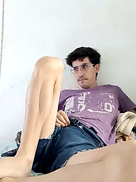 Snapshot of Dilanstrawberry chatting on March 3, 2026, 9:31 pm Dilanstrawberry online show from March 3, 2026, 9:31 pm