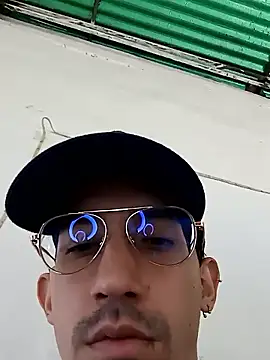 Snapshot of Dilanstrawberry chatting on March 4, 2026, 3:51 pm Dilanstrawberry online show from March 4, 2026, 3:51 pm