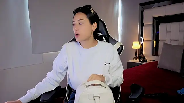 Snapshot of Adhara7 chatting on February 5, 2026, 8:57 pm Adhara7 online show from February 5, 2026, 8:57 pm