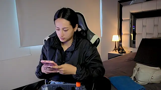 Snapshot of Adhara7 chatting on February 6, 2026, 9:29 pm Adhara7 online show from February 6, 2026, 9:29 pm