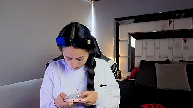 Snapshot of Adhara7 chatting on February 25, 2026, 8:18 pm Adhara7 online show from February 25, 2026, 8:18 pm