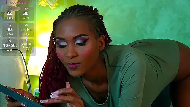 Snapshot of Izzie_Sugar chatting on September 26, 2025, 6:56 pm Izzie Sugar online show from September 26, 2025, 6:56 pm