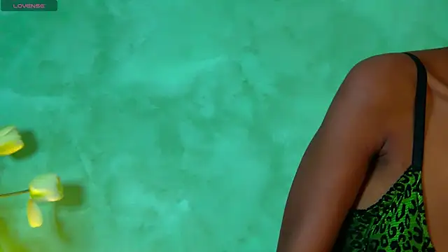 Snapshot of Izzie_Sugar chatting on October 15, 2025, 7:03 pm Izzie Sugar online show from October 15, 2025, 7:03 pm