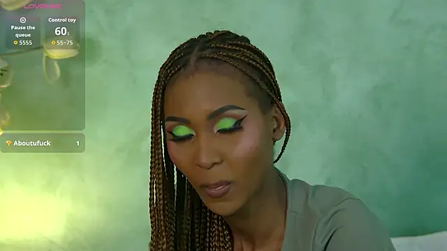 Snapshot of Izzie_Sugar chatting on October 30, 2025, 8:42 pm Izzie Sugar online show from October 30, 2025, 8:42 pm