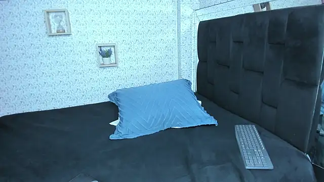 lisa logan online show from November 8, 2025, 4:01 am