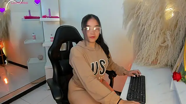 Snapshot of CamiJones chatting on September 22, 2025, 12:40 pm CamiJones online show from September 22, 2025, 12:40 pm