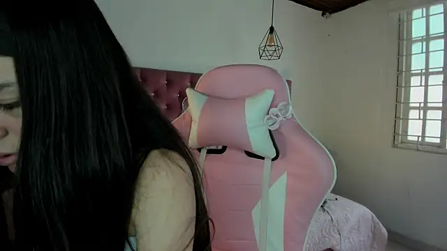 Jade rey  online show from September 12, 2025, 5:35 pm