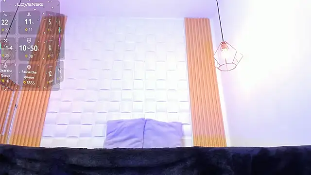 Snapshot of AriaBelle chatting on April 14, 2026, 11:05 am AriaBelle online show from April 14, 2026, 11:05 am