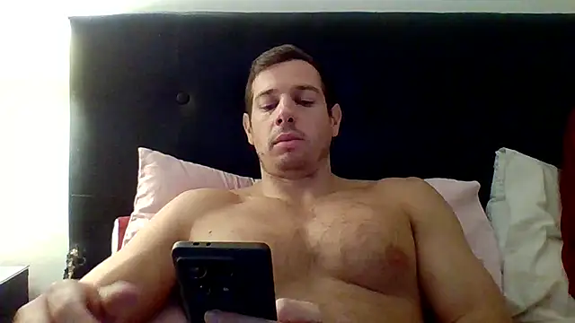 luca23millo90 online show from April 9, 2026, 9:42 pm