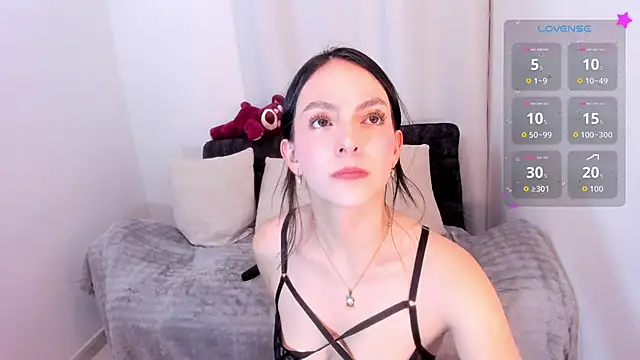 sarah saenz  online show from May 17, 2026, 12:41 am