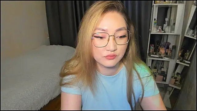 lyra x online show from February 7, 2026, 1:37 pm