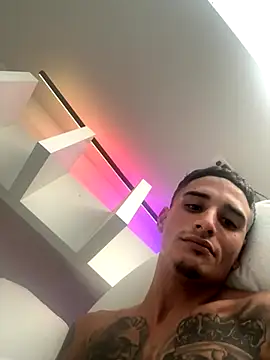 Snapshot of Cuban_4777 chatting on October 27, 2025, 5:50 pm Cuban 4777 online show from October 27, 2025, 5:50 pm