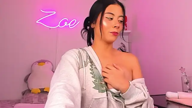 zoecams1 online show from February 12, 2026, 8:04 pm