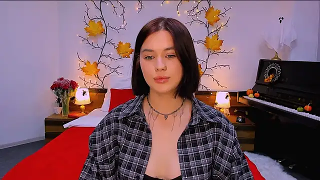 lil angel  online show from October 29, 2025, 1:13 pm