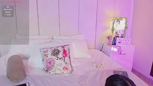 mia rousse25 online show from October 29, 2025, 2:41 pm