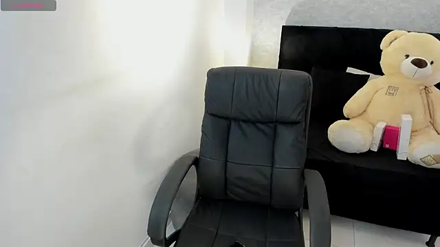 lily cash1 online show from September 22, 2025, 7:05 pm