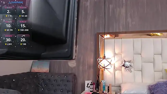 Foxxy Doll online show from November 21, 2025, 9:13 pm