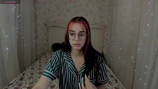 Snapshot of Leia_Moreno chatting on October 9, 2025, 3:04 am Leia Moreno online show from October 9, 2025, 3:04 am