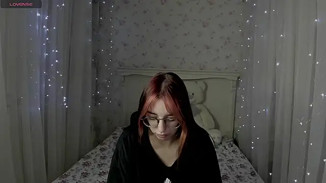 Snapshot of Leia_Moreno chatting on October 9, 2025, 3:54 pm Leia Moreno online show from October 9, 2025, 3:54 pm