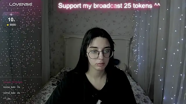 Snapshot of Leia_Moreno chatting on October 13, 2025, 8:42 pm Leia Moreno online show from October 13, 2025, 8:42 pm